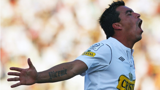 Colo Colo hará última oferta por Esteban Paredes