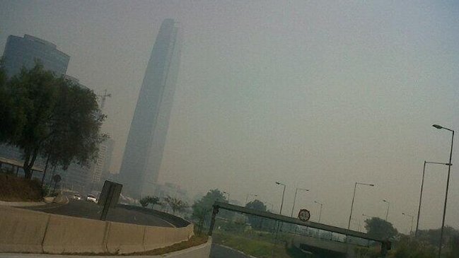 Experto explicó por qué Santiago se cubrió de humo