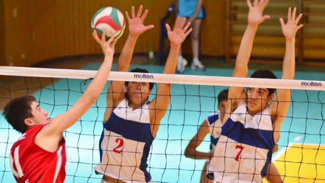 Universidad Católica domina la Copa Providencia en división masculina