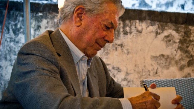 Gobierno de Bolivia considera que visita de Vargas Llosa es una campaña de despretigio