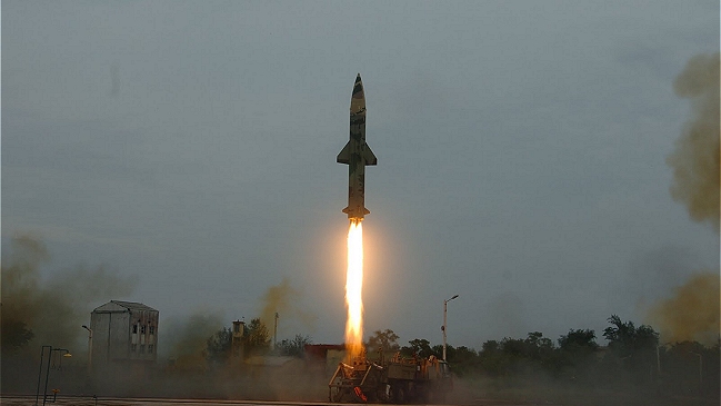 India probó con éxito por cuarta vez su misil nuclear Prithvi II