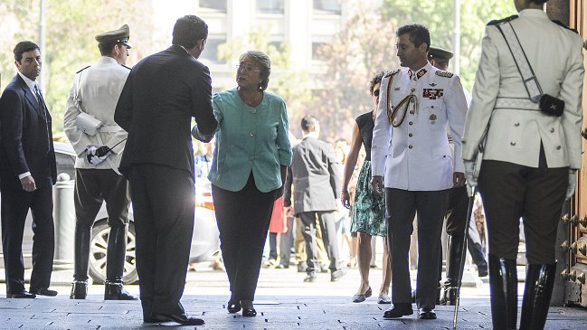 Funcionarios de Gobierno: Con Bachelet terminará 