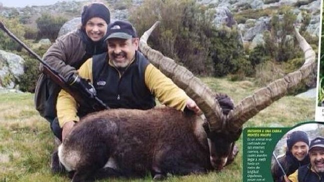 Sigue la polémica animalista desatada por imagen de Lucero