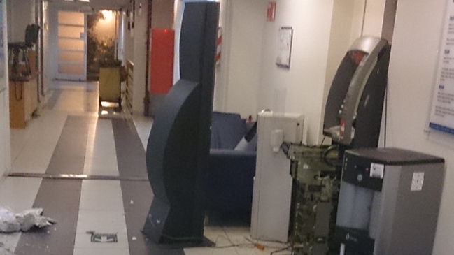 Violento robo de cajero automático se registró en la Clínica Las Lilas