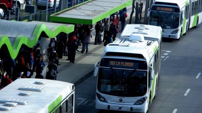 Dos muertos dejaron accidentes que involucraron a buses del Transantiago