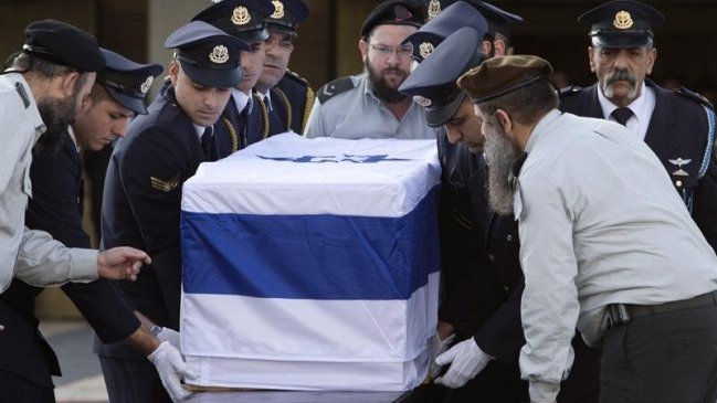 Ariel Sharon fue sepultado con honores militares en su granja del sur de Israel