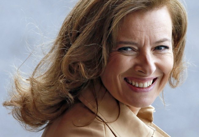 Primera dama francesa seguirá hospitalizada