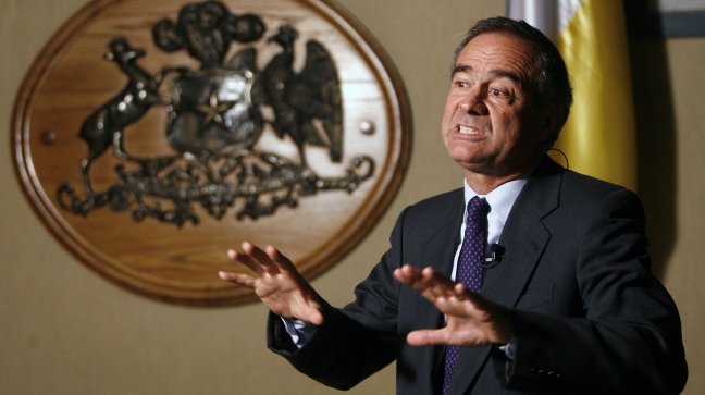 Walker: No hay que excluir ningún mecanismo para cambiar Constitución