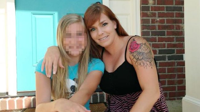 Madre obliga a su hija a confesar por Facebook que hizo bullying