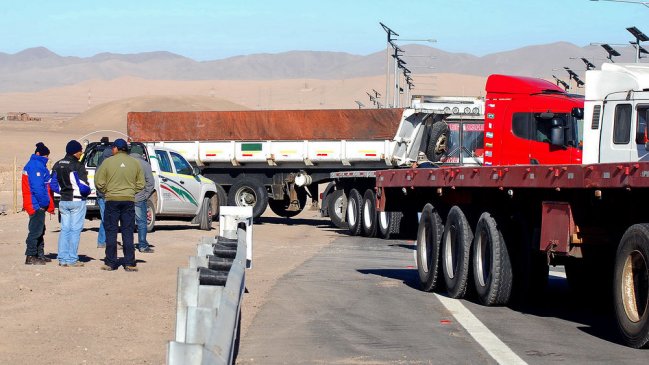 Camioneros anunciaron paro si no hay acuerdo entre Gobierno y portuarios