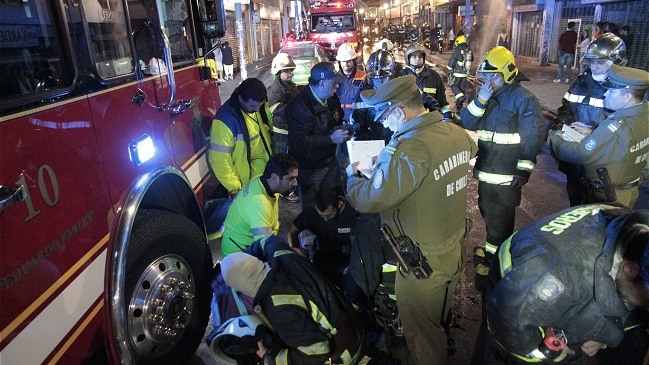Incendio destruyó tres viviendas en Quinta Normal