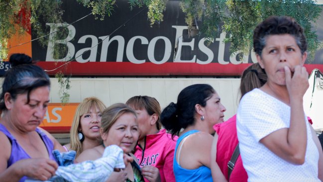 Mujer disparó a guardia en sucursal de BancoEstado