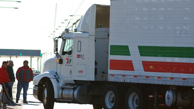 Camioneros indignados por paro portuario: 