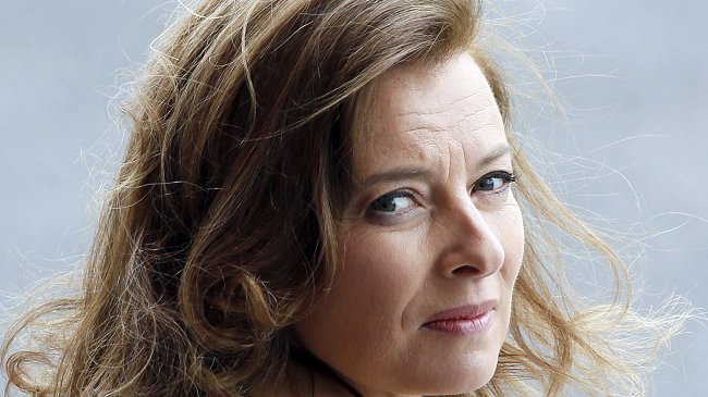 Esposa de Jacques Chirac solidarizó con primera dama francesa