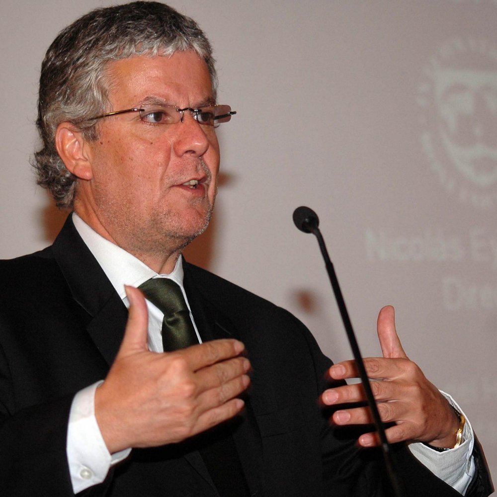 Nicolás Eyzaguirre, ministro de Educación