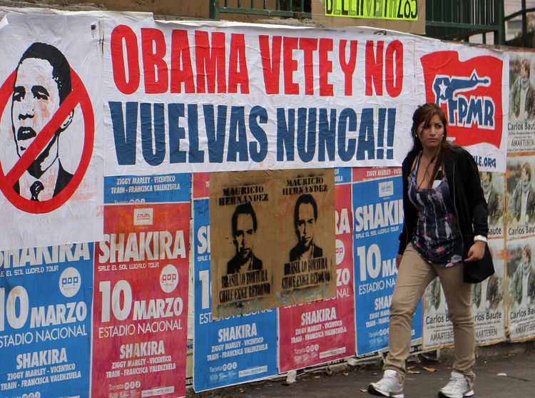 Santiago sancionará a productoras por colocación ilegal de afiches en vía pública