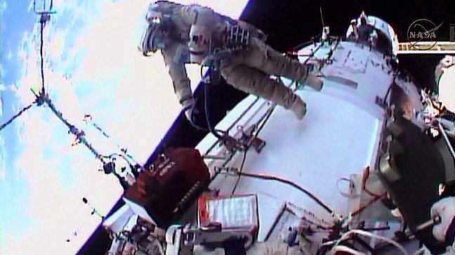 Cosmonautas rusos concluyeron caminata espacial con todas las tareas cumplidas