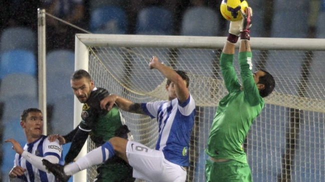 Claudio Bravo reapareció en el horizonte de FC Barcelona