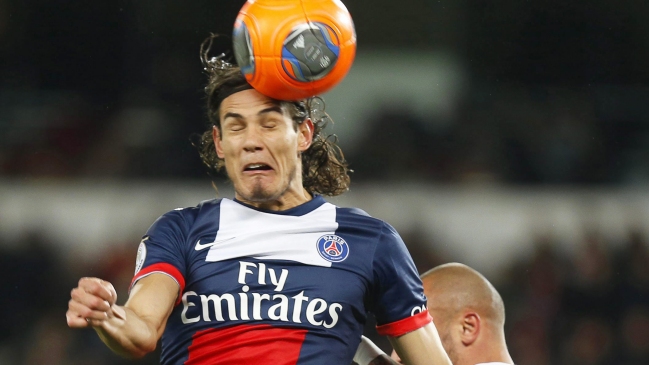 Edison Cavani estará cerca de tres semanas fuera de las canchas por lesión