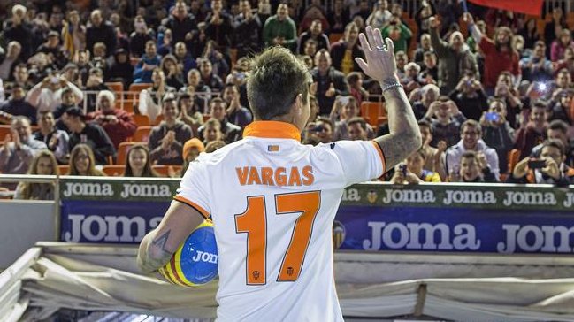 Juan Antonio Pizzi ensayó con Eduardo Vargas en el equipo titular de Valencia