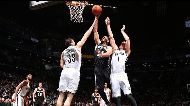 Los Nets aprovecharon ausencias de Parker y Duncan para batir a los Spurs