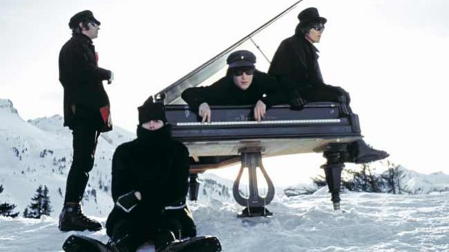 Dos chaquetas de The Beatles serán subastadas en Liverpool