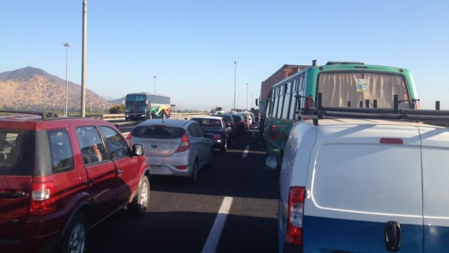 Colisión múltiple provoca gran congestión en Autopista del Sol
