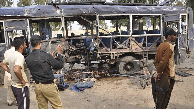 Al menos 11 policías muertos dejó un atentado suicida en Pakistán