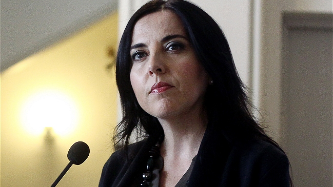 Ministra Pérez pasará el fin de semana internada en la UCI