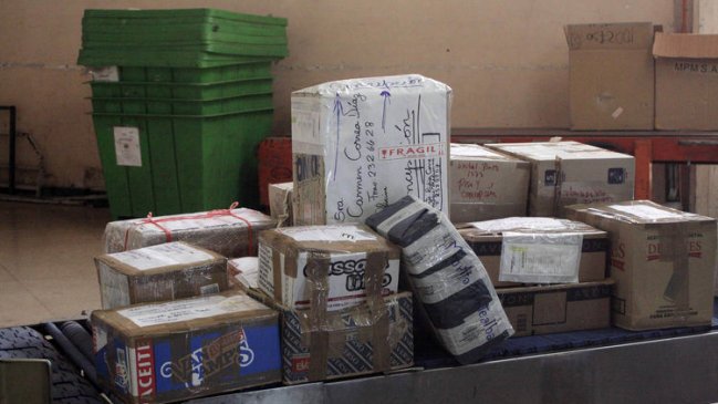 Ladrón se escondió en encomienda para robar: Solo obtuvo una caja de corchetes