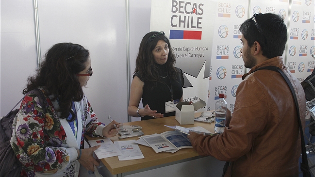 Expertos pidieron modificar estatuto de Becas Chile