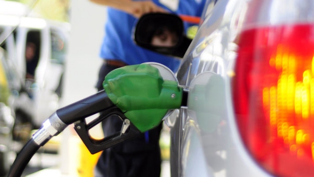 Econsult proyectó nueva alza del precio de las bencinas