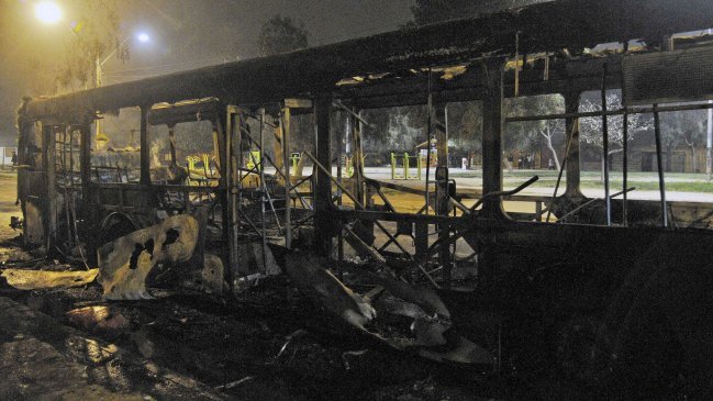Bus del Transantiago fue quemado en La Granja