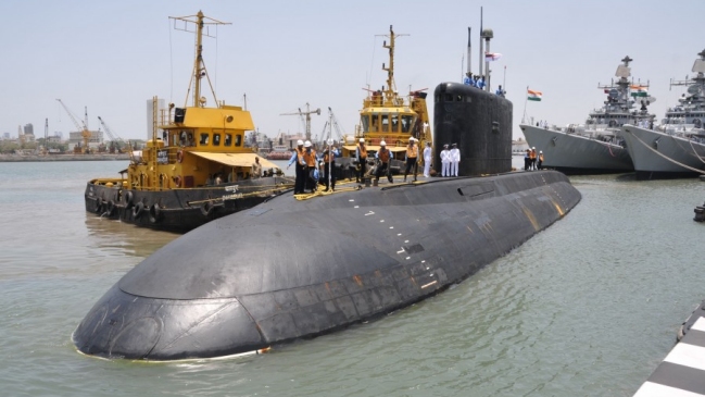 Dos oficiales murieron en incendio en un submarino militar indio