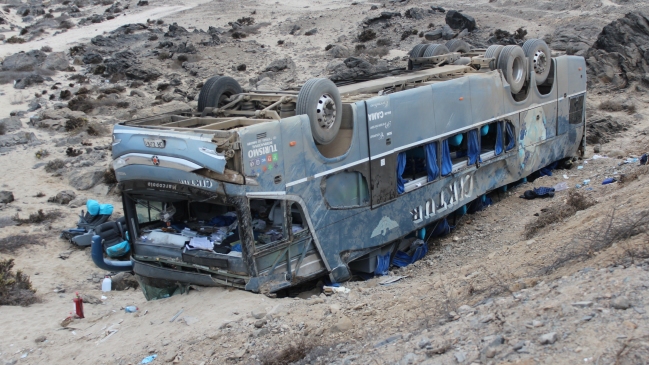 Al menos un muerto dejó accidente de bus de trabajadores en Caldera