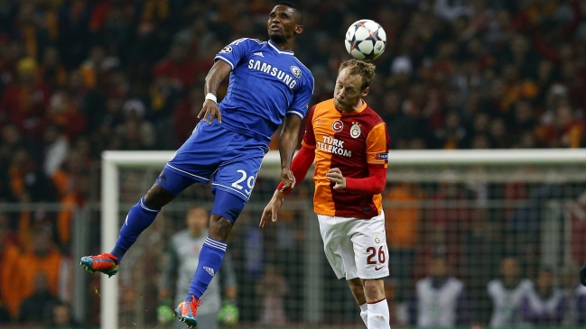 Samuel Eto'o bromeó con su edad tras los dichos de Jose Mourinho