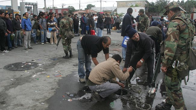 General que controló saqueos tras el 27-F: El entrevero político impactó en las personas