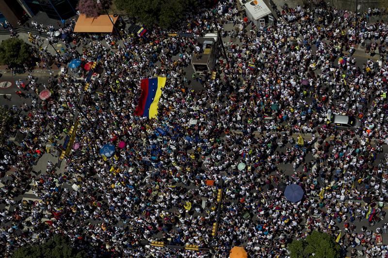Multitudinarias protestas estudiantiles se tomaron Venezuela