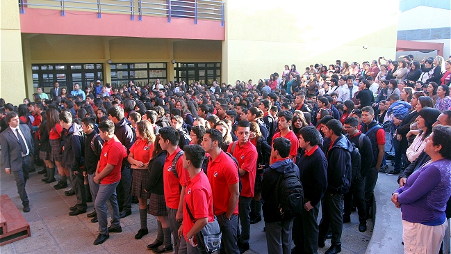 Superintendencia de Educación prohibió a colegios enviar estudiantes a sus casas