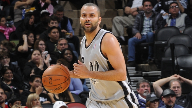 Tony Parker volvió para comandar el triunfo de los Spurs ante Dallas