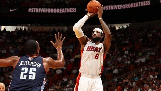 LeBron James impactó a la NBA con 61 puntos ante Charlotte Bobcats