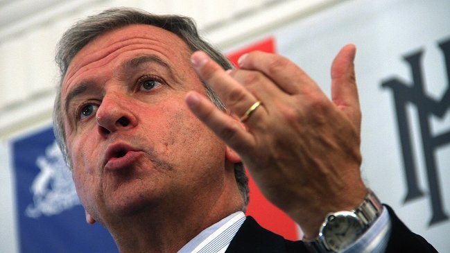 Hacienda: Ministros saliente y entrante se culpan mutuamente por desaceleración