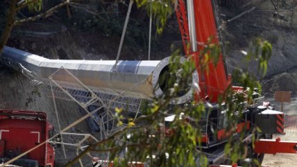 Torre de iluminación se desplomó mientras era instalada en el Sausalito