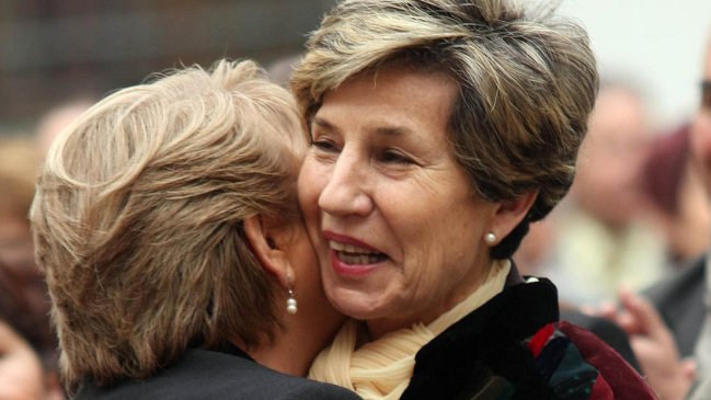 Michelle Bachelet a Isabel Allende: Nuestros padres estarían orgullosos