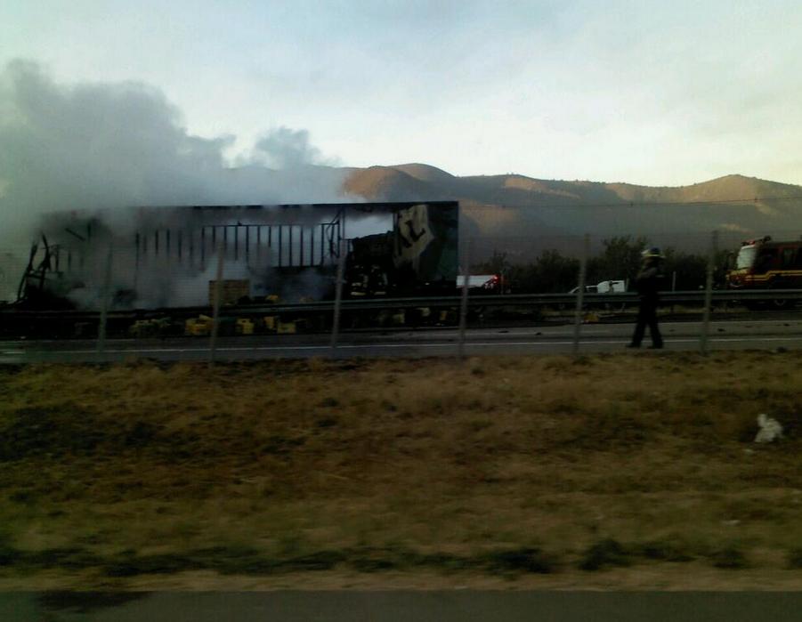 Accidente en la Ruta 68 causó incendio de dos camiones y un auto