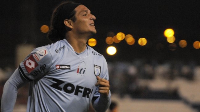 Deportes Iquique goleó a Cobreloa con tripleta de Manuel Villalobos