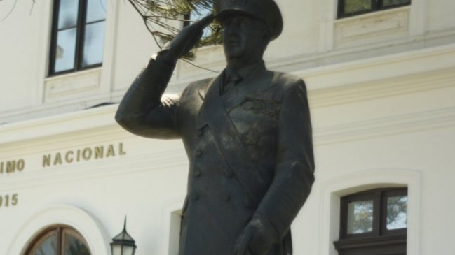 La campaña para retirar el monumento en honor a José Toribio Merino