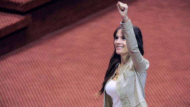 Diputada Camila Vallejo llama a cumplir 