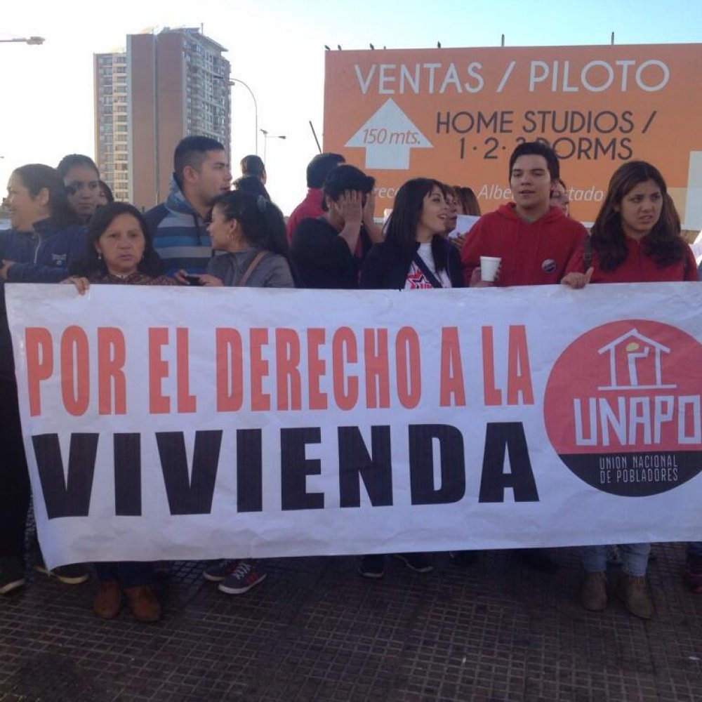 Deudores habitacionales protestan en varios puntos de Santiago