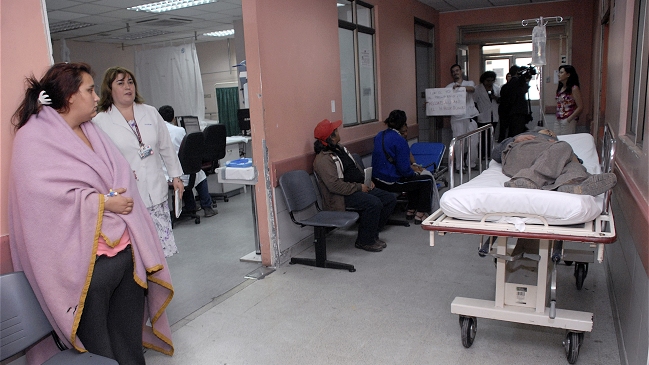 Contraloría autorizó a médicos sin Eunacom a trabajar en el sector público